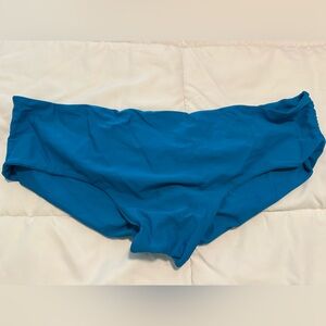 EUC Fused Hawaii Waterfall Kona Bottom